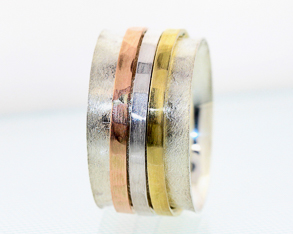 Tri coloured textured band