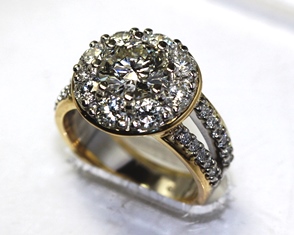 Round diamond cluster ring