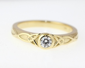 Celtic shoulder diamond band