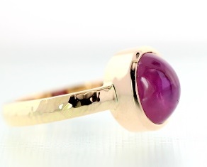 Cabochon ruby gold ring