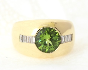 Peridot and baguette diamond ring